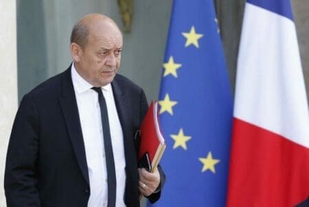 Diplomatie économique: Jean-Yves Le Drian en Côte d’Ivoire et au Niger