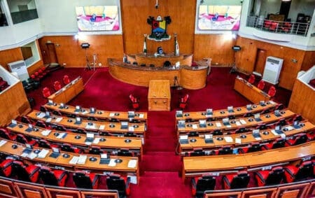 NIGERIA : L’ASSEMBLÉE NATIONALE OUVRE UNE ENQUÊTE APRÈS LA RÉTENTION D’UN AVION ET DE 11 SOLDATS AU BURKINA FASO