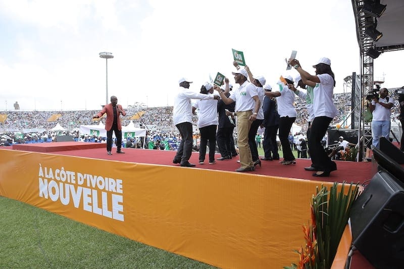 L’artiste N’Guess Bonsens fait danser le gouvernement à Bouaké