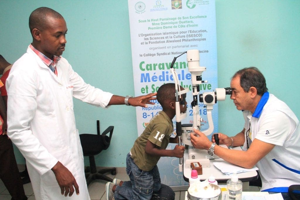 Caravane médicale de l’ISESCO : les médecins marocains saluent la collaboration de leurs collègues ivoiriens