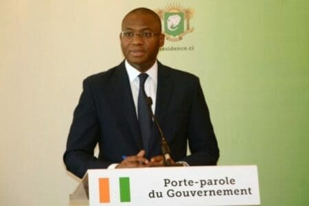 L’activiste Kémi Séba expulsé de la Côte d’Ivoire pour des «risques potentiels de troubles», (Gouvernement)
