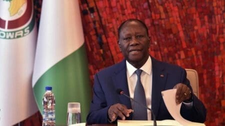 La stratégie d’Alassane Ouattara, «aller vite… façon Macky Sall»