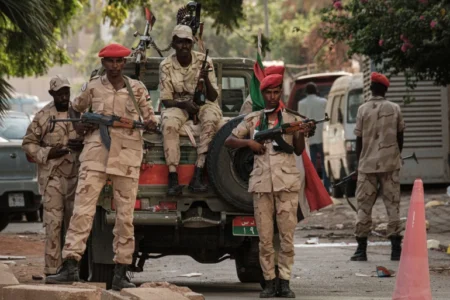 « La force rapide prend le contrôle du pont d’Al-Halfaya et inflige de lourdes pertes aux forces armées. »